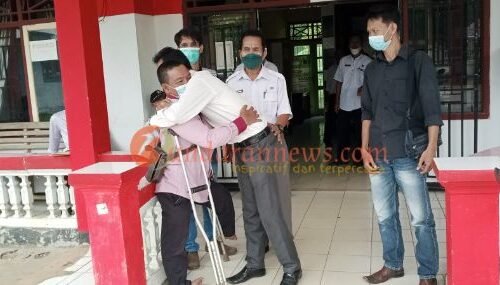 Terkait Arogan Bawahannya di Kantor Lurah, Camat Kerkap Sampaikan Permohonan Maaf