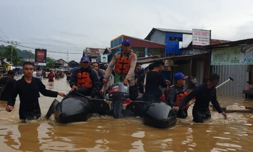 Terjunkan 380 Personel, Polda Papua Bantu Penanganan Banjir dan Longsor di Jayapura