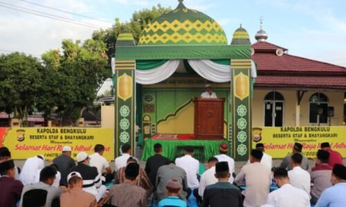 Kapolda Bersama Wakapolda Bengkulu, Laksanakan Sholat Idul Adha Di Sat Brimobda Polda Bengkulu