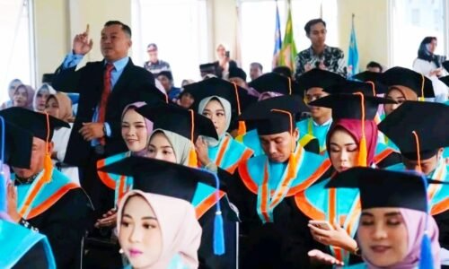 Ketua Komisi I DPRD Kab. BU Hadiri Wisuda Program Sarjana dan Ahli Madya UNRAS Bengkulu Utara