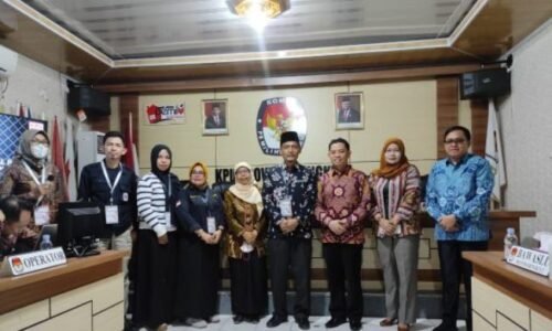 Dr. Rahiman Dani Resmi Mendaftar Sebagai Calon DPD Dapil Bengkulu