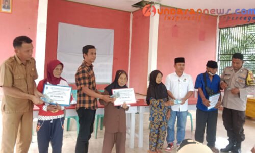 Pemdes Tanjung Putus Melaksanakan Pembagian BLT Untuk Tahap Ke-4 Kepada 47 KPM