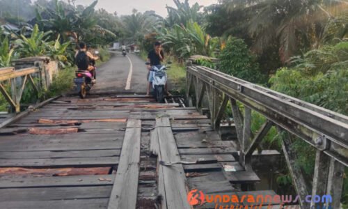 Jembatan Desa Tanjung Putus, Akses Jalan Utama Warga Nampak Memprihatinkan