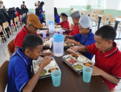 Juknis Terbaru MBG Wajibkan Sekolah Lakukan Uji Cepat Keamanan Pangan Setiap Hari