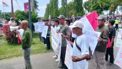 DPRD Bengkulu Utara Didatangi Massa, Desak Penelusuran Dugaan Kebun Sawit di Kawasan Hutan