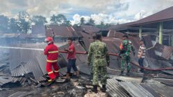 Sinergi TNI-Polri, Damkar & Masyarakat Padamkan Kebakaran Yang Melanda Pasar Unit 5 Padang Jaya