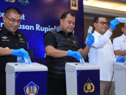 Bareskrim Polri dan BI Musnahkan Ratusan Ribu Lembar Uang Palsu