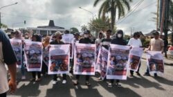 Ribuan Massa Gelar Aksi Didepan Kantor Gubernur, Minta Copot Kadis PU Yang Terlibat Isu Selingkuh