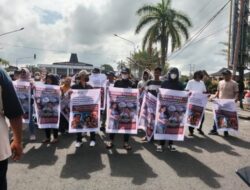 Ribuan Massa Gelar Aksi Didepan Kantor Gubernur, Minta Copot Kadis PU Yang Terlibat Isu Selingkuh