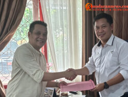 Sekretaris DPC LAKI BU Syaprianto Daud, S.Sos, Serahkan SK Terbaru Ke Pihak Kesbangpol