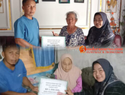 Pemdes Pematang Donok Salurkan BLT-DD Periode Januari Hingga Mei Kepada 5 KPM Melalui Metode Door to Door