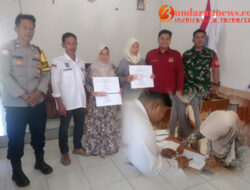 Pemdes Magelang Bagikan BLT-DD Secara Simbolis Kepada 2 KPM
