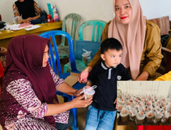 Pemberian PMT Oleh Posyandu Kenanga Desa Penyangkak