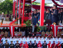 Khidmat, Kapolres Bengkulu Utara Pimpin Upacara Penurunan Bendera Merah Putih HUT RI Ke-81