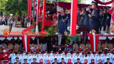 Khidmat, Kapolres Bengkulu Utara Pimpin Upacara Penurunan Bendera Merah Putih HUT RI Ke-81
